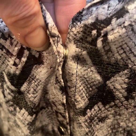 Snakeprint Buttondown from David Cline, Size S. Snaps that look like buttons. - Picture 5 of 11